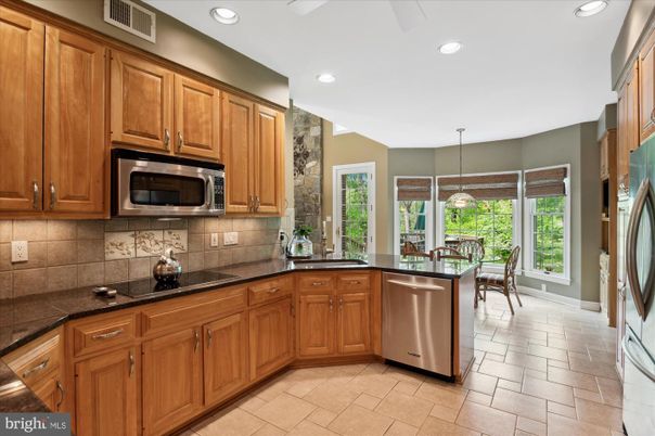 Dining room, Interior, Kitchen, Pendant Lights, Recessed Lighting, Stainless Steel Appliances