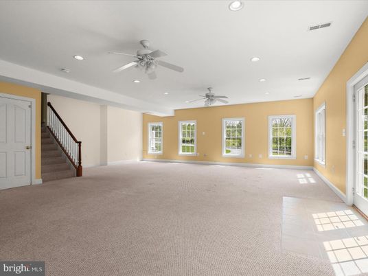 Empty room, Interior, Recessed Lighting