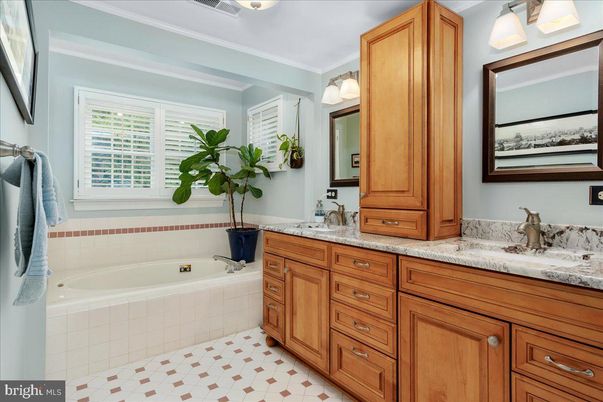 Bathroom, Dual Sink Vanities, Interior