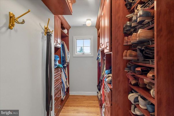 Interior, Walk-in Closets, Wood Texture Flooring