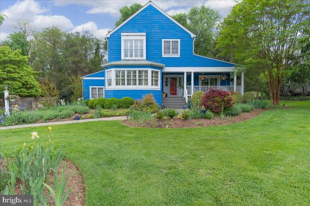 Backyard, Exterior, Facade, Queen Anne Victorian