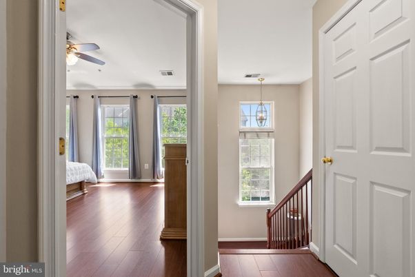 Interior, Pendant Lights, Wood Texture Flooring