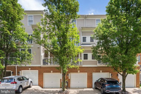Attached, Exterior, Facade, Brick Facade, Rowhouse