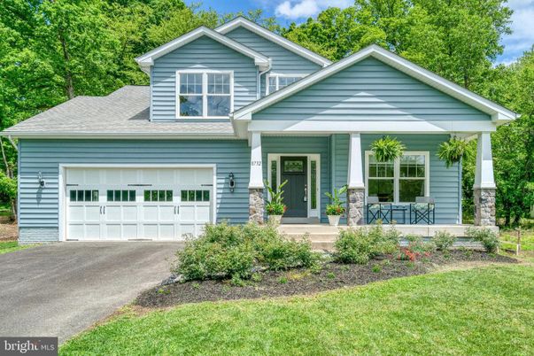 Attached, Exterior, Facade, American Craftsman