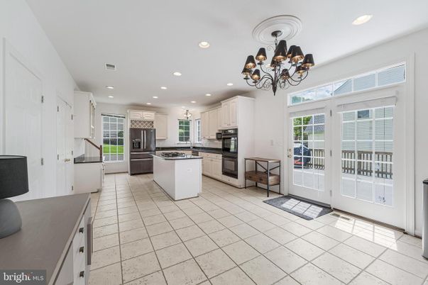 Chandelier, Interior, Kitchen, Recessed Lighting, Stainless Steel Appliances