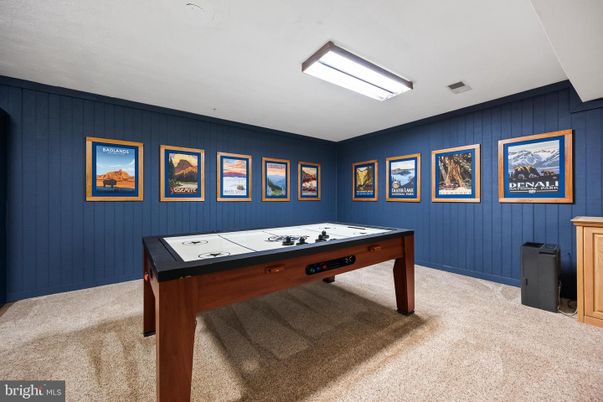 Game Room, Interior
