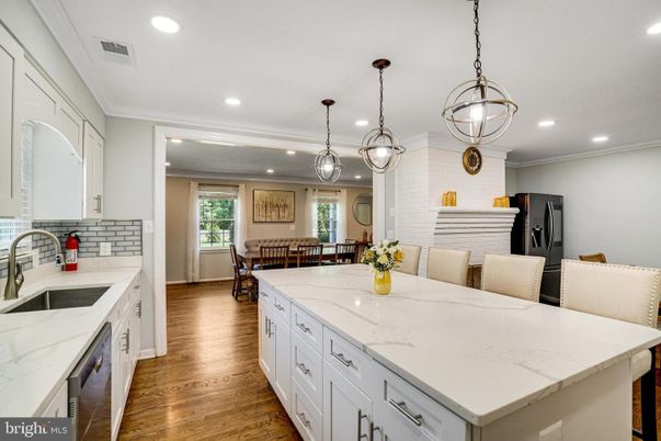 Dining room, Interior, Kitchen, Pendant Lights, Recessed Lighting, Wood Texture Flooring