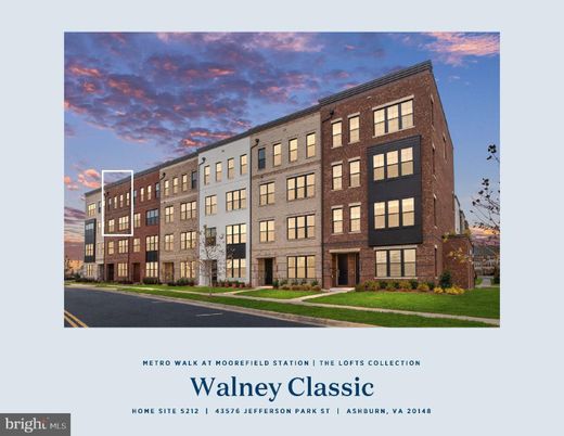 Exterior, Facade, Condo Building