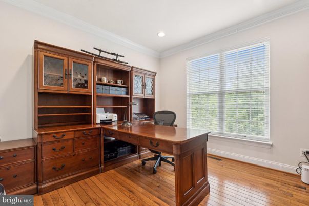 Home Office, Interior, Recessed Lighting, Wood Texture Flooring