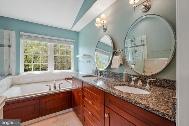 Bathroom, Dual Sink Vanities, Interior