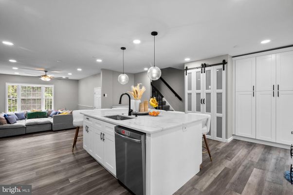 Interior, Kitchen, Living room, Pendant Lights, Recessed Lighting, Wood Texture Flooring
