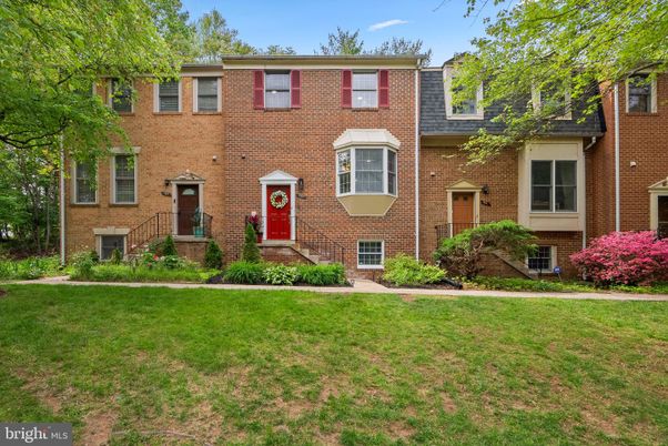 Exterior, Facade, Brick Facade, Rowhouse