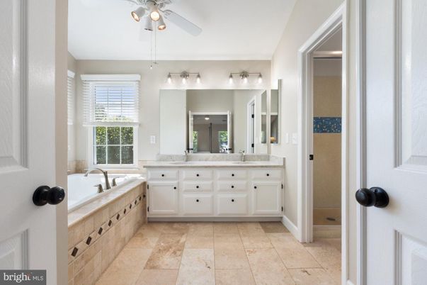 Bathroom, Dual Sink Vanities, Interior
