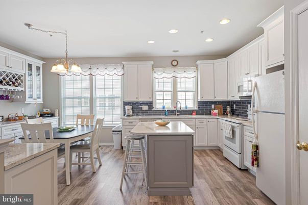 Chandelier, Dining room, Interior, Kitchen, Pendant Lights, Recessed Lighting, Wood Texture Flooring