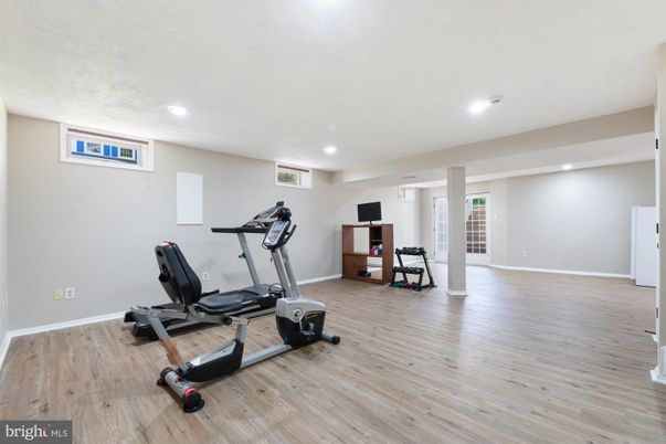 Fitness Equipment, Interior, Recessed Lighting, Wood Texture Flooring