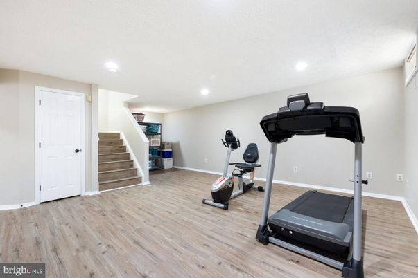 Fitness Equipment, Interior, Recessed Lighting, Wood Texture Flooring