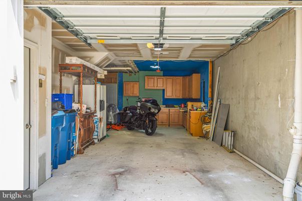 Garage, Interior