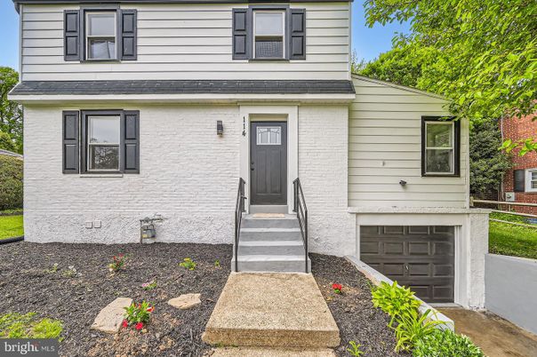 Attached, Exterior, Facade, Raised Ranch