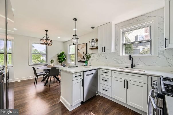 Dining room, Interior, Kitchen, Marble Walls, Pendant Lights, Recessed Lighting, Stainless Steel Appliances, Wood Texture Flooring