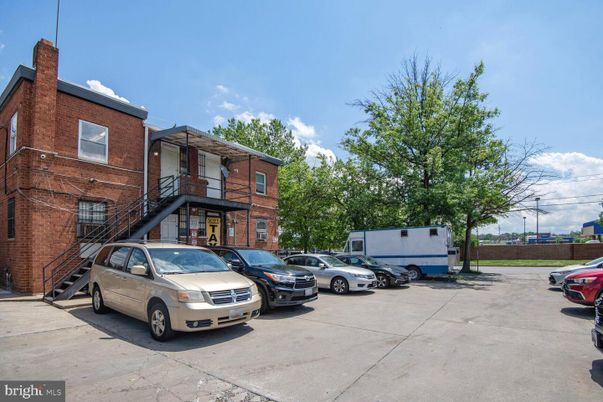 Exterior, Facade, Brick Facade, Rowhouse