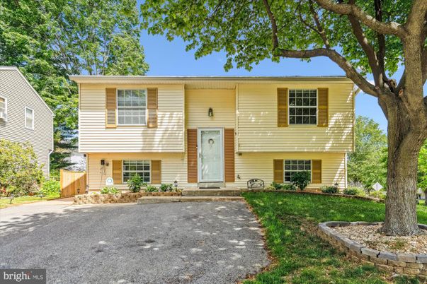 Exterior, Facade, Raised Ranch