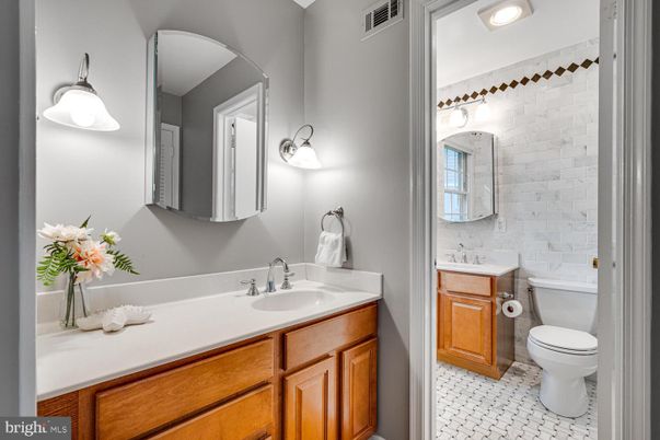 Bathroom, Dual Sink Vanities, Interior