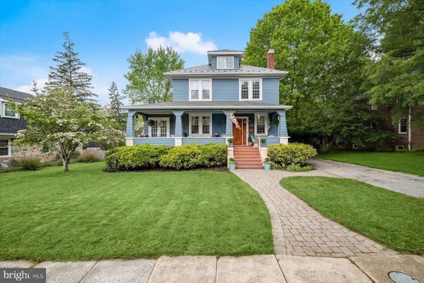 Exterior, Facade, American Foursquare