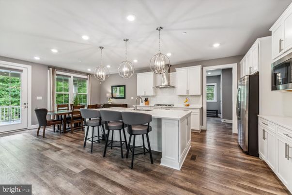 Chandelier, Dining room, Interior, Kitchen, Pendant Lights, Recessed Lighting, Stainless Steel Appliances, Wood Texture Flooring