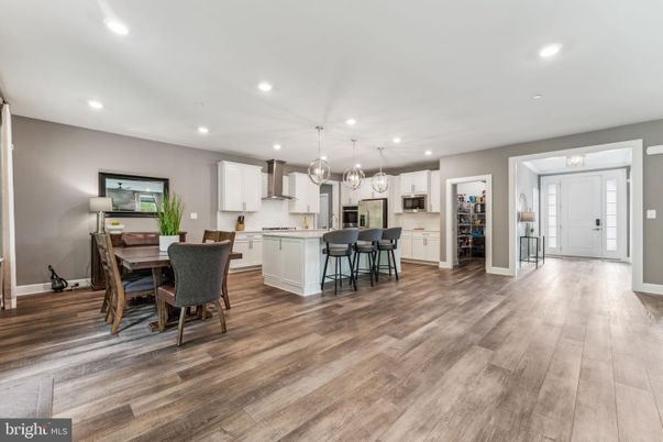 Dining room, Interior, Kitchen, Pendant Lights, Recessed Lighting, Stainless Steel Appliances, Wood Texture Flooring