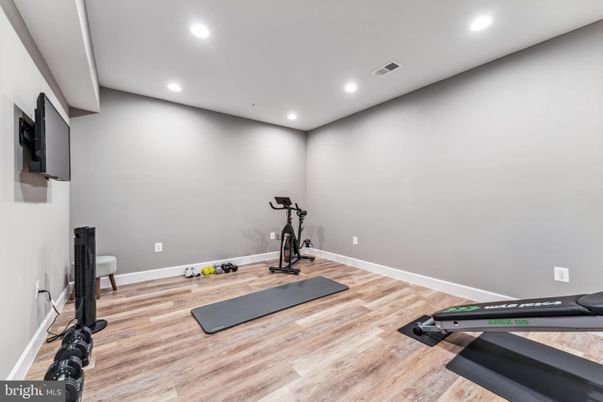 Fitness Equipment, Interior, Recessed Lighting, Wood Texture Flooring