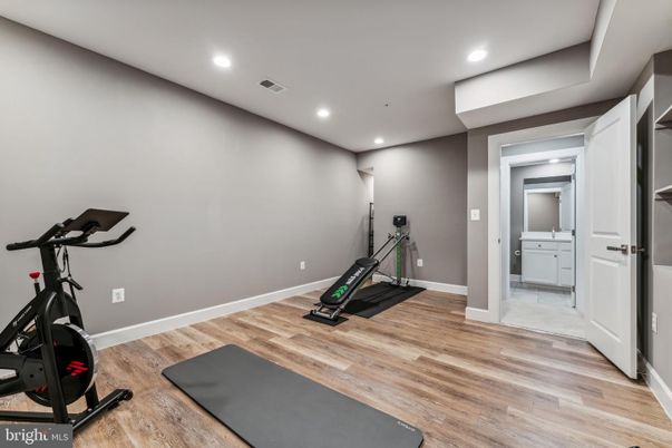 Fitness Equipment, Interior, Recessed Lighting, Wood Texture Flooring