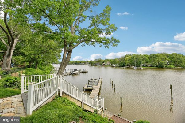 Exterior, Lake