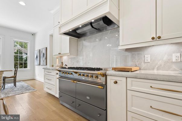 Dining room, Interior, Kitchen, Recessed Lighting, Stainless Steel Appliances, Wood Texture Flooring