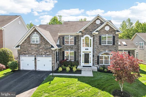 Attached, Exterior, Facade, Brick Traditional