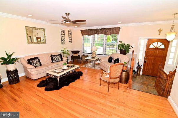 Interior, Living room, Pendant Lights, Recessed Lighting, Wood Texture Flooring