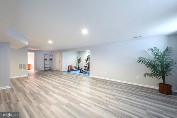 Fitness Equipment, Interior, Recessed Lighting, Wood Texture Flooring
