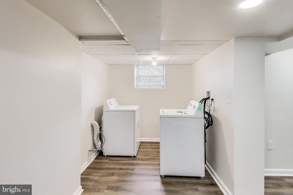 Interior, Washer, Wood Texture Flooring