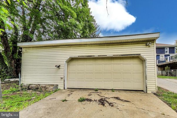 Detached Garage, Exterior