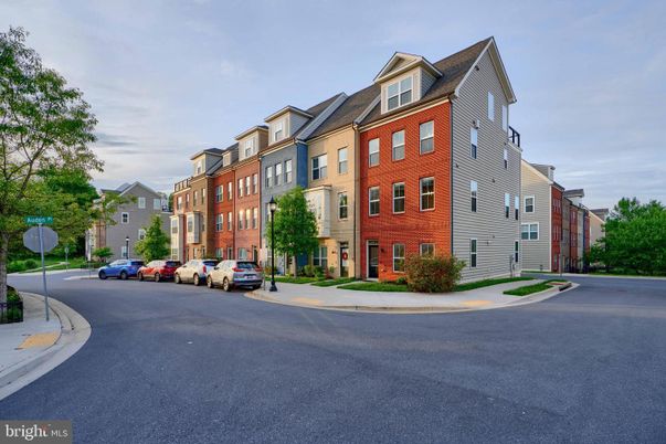 Exterior, Facade, Rowhouse