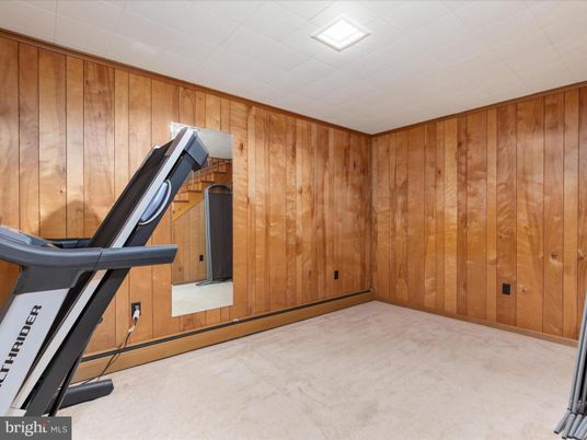 Empty room, Interior, Recessed Lighting, Wooden Walls