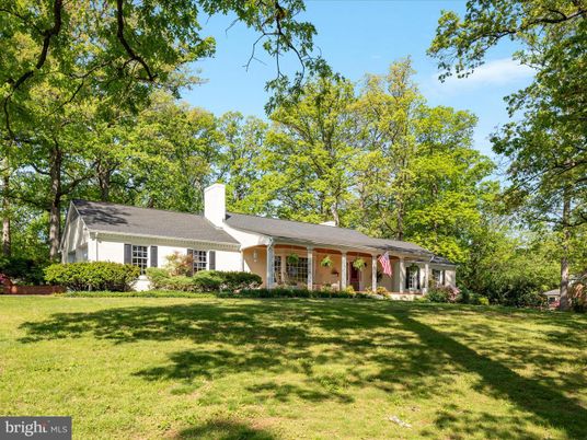 Backyard, Exterior, Facade, Ranch