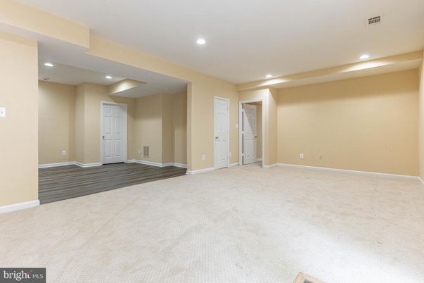 Empty room, Interior, Recessed Lighting