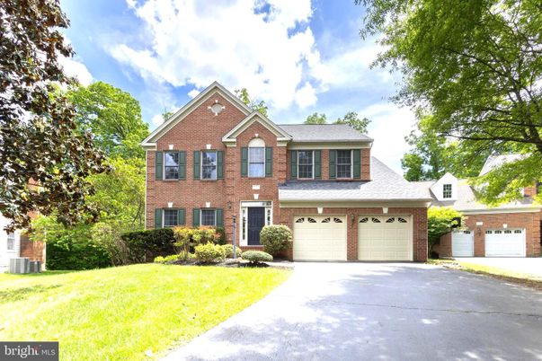 Attached, Exterior, Facade, Brick Facade, Georgian