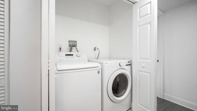 Interior, Utility Closets, Washer, Wood Texture Flooring