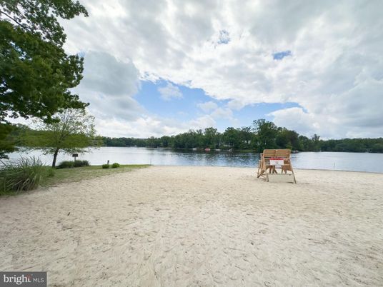 Exterior, Lake