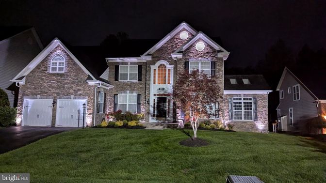 Attached, Exterior, Facade, Brick Traditional