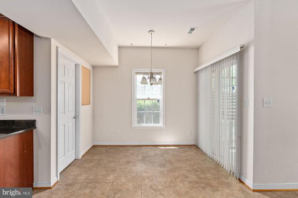 Empty room, Interior, Pendant Lights