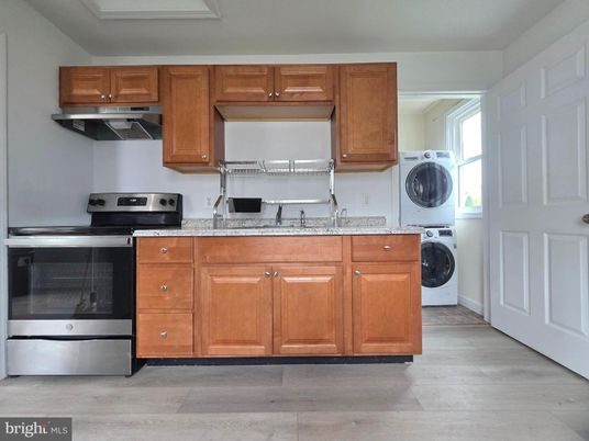 Interior, Kitchen, Washer, Wood Texture Flooring
