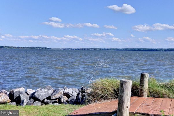Exterior, Lake