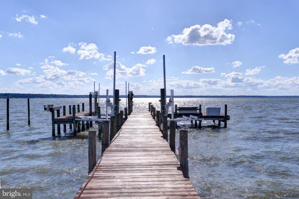 Exterior, Lake